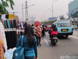 Pak Anies! Tolong Tertibkan PKL Baju Bekas di Senen yang Bikin Macet