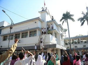 Abdullah si Pengayuh Becak, Petempur di Palagan Surabaya Abdullah si Pengayuh Becak, Petempur di Palagan Surabaya