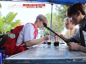 Intip Momen Seleb Korea Saat Cicip Nasi Padang hingga Kopi Joss