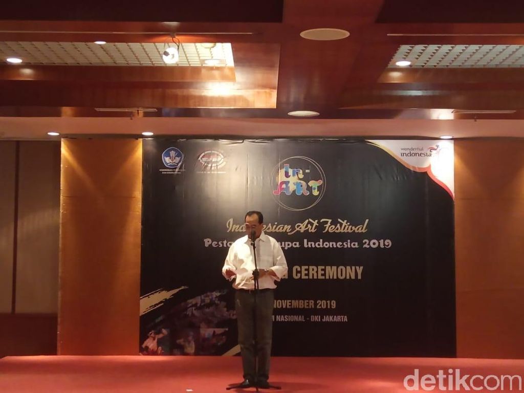 Di Depan Seniman, Menhub Cerita Nge-band Bareng Elek Yo Ben Di Depan Seniman, Menhub Cerita Nge-band Bareng Elek Yo Ben