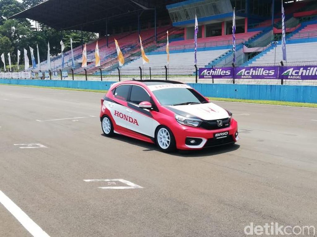 Honda Luncurkan Brio Baru untuk Balapan Honda Luncurkan Brio Baru untuk Balapan