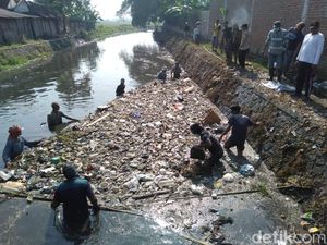 Hore, Sungai Ledeng yang Penuh Sampah dan Limbah Akhirnya Dibersihkan