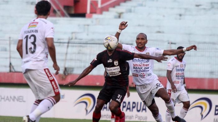 Persipura Jayapura berimbang 2-2 kontra Bali United (ANTARA FOTO/Umarul Faruq) Persipura Jayapura berimbang 2-2 kontra Bali United (ANTARA FOTO/Umarul Faruq)