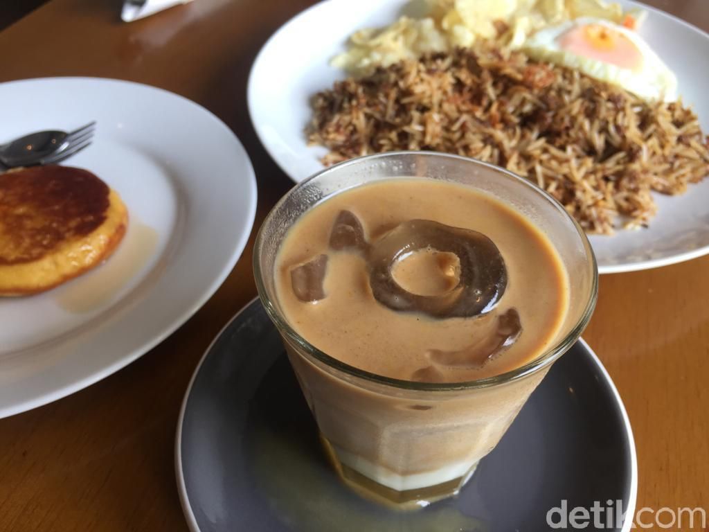 Pikul: Santai Sore Ditemani Citron Latte dan Nasi Goreng Kebuli Pikul: Santai Sore Ditemani Citron Latte dan Nasi Goreng Kebuli
