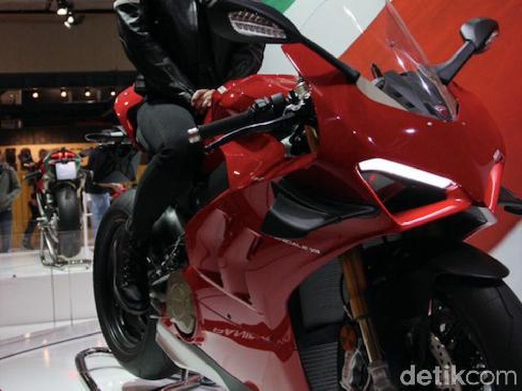 EICMA 2019: Ducati Panigale V4 Bikin Deg-degan EICMA 2019: Ducati Panigale V4 Bikin Deg-degan