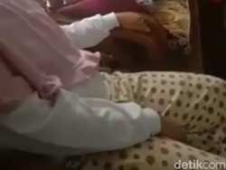 Heboh, Emak-emak Histeris Ditagih Rentenir Bank Emok