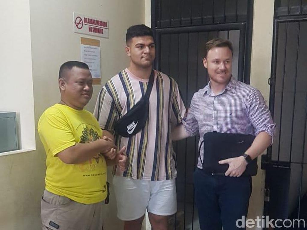 Pengacara Klaim Atlet Rugbi yang Pukul Sekuriti di Bali Dibebaskan Pengacara Klaim Atlet Rugbi yang Pukul Sekuriti di Bali Dibebaskan
