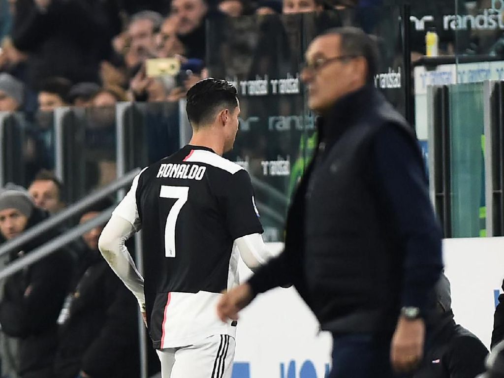 Ronaldo, Tinggalkan Stadion Lebih Cepat Bisa Kena Sanksi Lho Ronaldo, Tinggalkan Stadion Lebih Cepat Bisa Kena Sanksi Lho