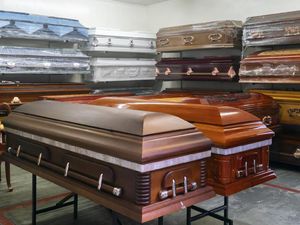 Pria China Beli Peti Mati buat Ibu yang Masih Hidup, Konon Bisa Perpanjang Umur Pria China Beli Peti Mati buat Ibu yang Masih Hidup, Konon Bisa Perpanjang Umur