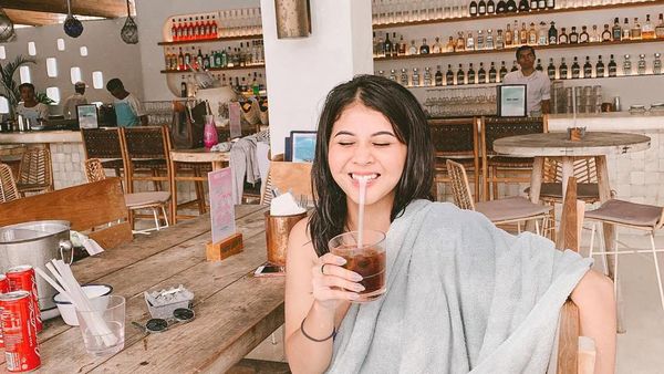 Baru Dipinang! Ini Kesha Ratuliu dan Potret Seru Kulinerannya