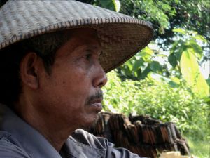 Keringatmu menghidupiku