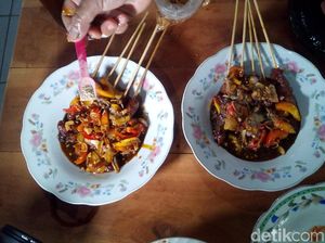 Empuk Lembut Sate dan Gulai Daging Rusa Empuk Lembut Sate dan Gulai Daging Rusa