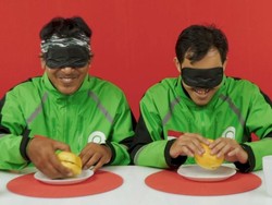 Cicip Makanan dengan Mata Ditutup, Begini Reaksi Kocak Driver Gojek