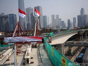 Video Proses Tersambungnya Jembatan Lengkung LRT Pemecah Rekor Video Proses Tersambungnya Jembatan Lengkung LRT Pemecah Rekor