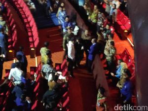 Pelukan Erat Jokowi ke Surya Paloh Usai Cemburui Sohibul