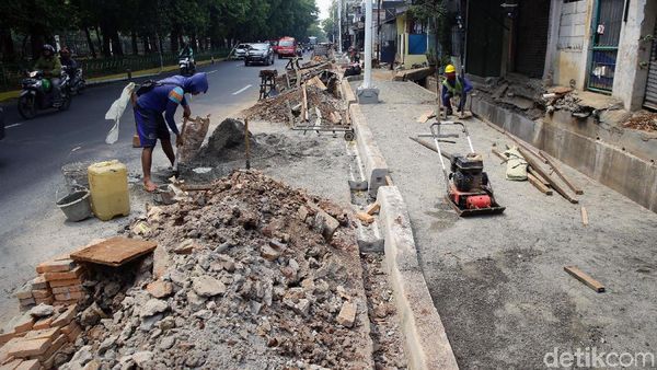 Material Proyek Trotoar Makan Bahu Jalan Lenteng Agung