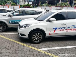 Pssstt...Pelan-pelan Mobil China Curi Hati Orang Indonesia