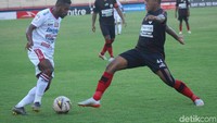 Sementara Persipura di urutan ke-3 dengan 44 poin.