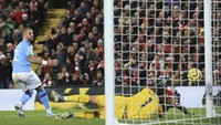 Usai unggul 2-0 di paruh pertama, Liverpool menambah gol di awal babak kedua lewat Sadio Mane. AP Photo/Jon Super.