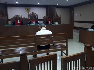 Eks Direktur Krakatau Steel Divonis 1,5 Tahun Penjara Eks Direktur Krakatau Steel Divonis 1,5 Tahun Penjara