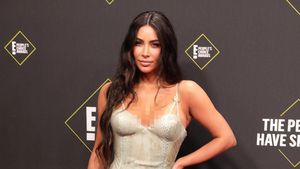 Kim Kardashian Ungkap Trik Berbusana Pakai Plester Payudara yang Sold Out