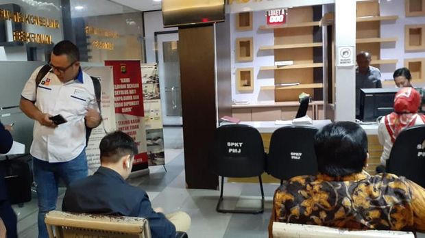 Jordi Onsu dan tim MOP menyambangi Polda Metro Jaya