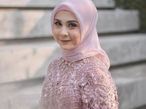 Mantap Berhijab, Kesha Ratuliu Tutup Telinga Dicibir Orang Mantap Berhijab, Kesha Ratuliu Tutup Telinga Dicibir Orang