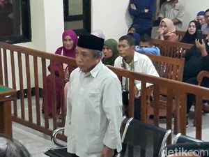 Masih Sewot Divonis Palsukan Ijazah, Komedian Qomar Naik Banding Masih Sewot Divonis Palsukan Ijazah, Komedian Qomar Naik Banding
