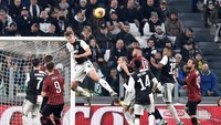 Sebagai tim tamu yang tengah terpuruk di papan bawah, Milan tampil menjanjikan - meski tetap saja gagal bikin gol. Alessandro Di Marco/ANSA via AP.