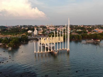 Potret Majunya Karimun yang Ada di Perbatasan