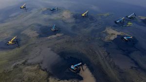 Pengerukan Waduk Pluit untuk Antisipasi Banjir