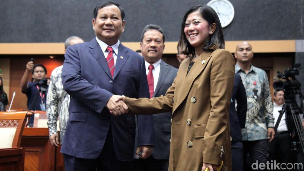 Senyum Prabowo dan Meutya Hafid di Raker Komisi I-Kemenhan
