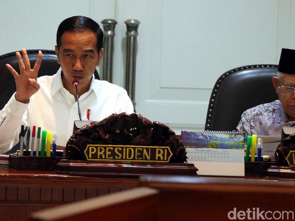 Jokowi ke Menteri: CAD dan Defisit Neraca Dagang Harus Turun