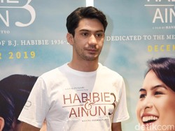 Reza Rahadian Tempuh Banyak Risiko untuk Peran Habibie