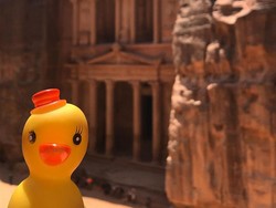 Bebek Karet Tersandung Kontroversi Kamp Konsentrasi Nazi