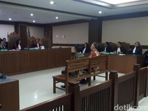 Dua Penyuap Eks Bupati Lampung Tengah Divonis 1 Tahun Bui Dua Penyuap Eks Bupati Lampung Tengah Divonis 1 Tahun Bui
