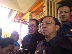 MUI Imbau Pejabat Tak Salam Semua Agama, Ini Kata Gubernur Koster MUI Imbau Pejabat Tak Salam Semua Agama, Ini Kata Gubernur Koster