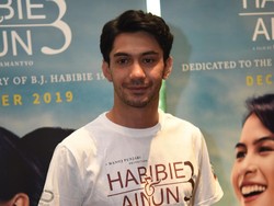 Tampil Jadi Habibie, Reza Rahadian Persiapan 7 Jam