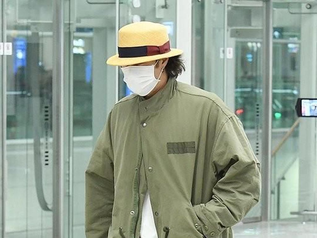 Gaya Baju Serba Kedodoran So Ji Sub Jadi Olok-olok Netizen Gaya Baju Serba Kedodoran So Ji Sub Jadi Olok-olok Netizen