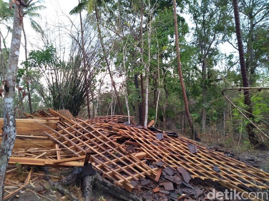 Angin Puting Beliung Terjang Boyolali Angin Puting Beliung Terjang Boyolali
