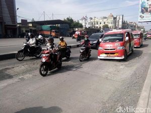 Penuh Lubang, Jalanan Unimed ke UIN Sumut Rusak Parah Penuh Lubang, Jalanan Unimed ke UIN Sumut Rusak Parah