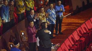 Momen Pelukan Erat Jokowi-Surya Paloh