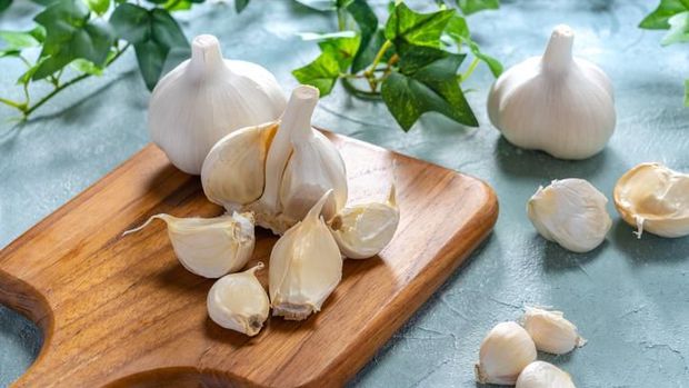 Racik Teh Bawang Putih untuk Redakan Flu hingga Sehatkan Jantung