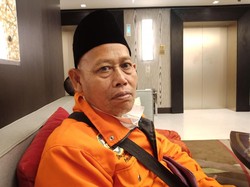 Cerita Keakraban Muhayat dan Udin Marbut DKI Selama Ibadah Umrah