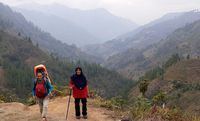 Usia 66 Tahun, Nenek Ini Masih Hobi Naik Gunung?
