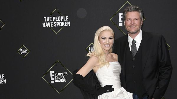 Saat Gwen Stefani dan Blake Shelton Pamer Kemesraan