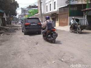 Jalan GB Joshua Medan Banyak Lubang, Warga Mengeluh Jalan GB Joshua Medan Banyak Lubang, Warga Mengeluh