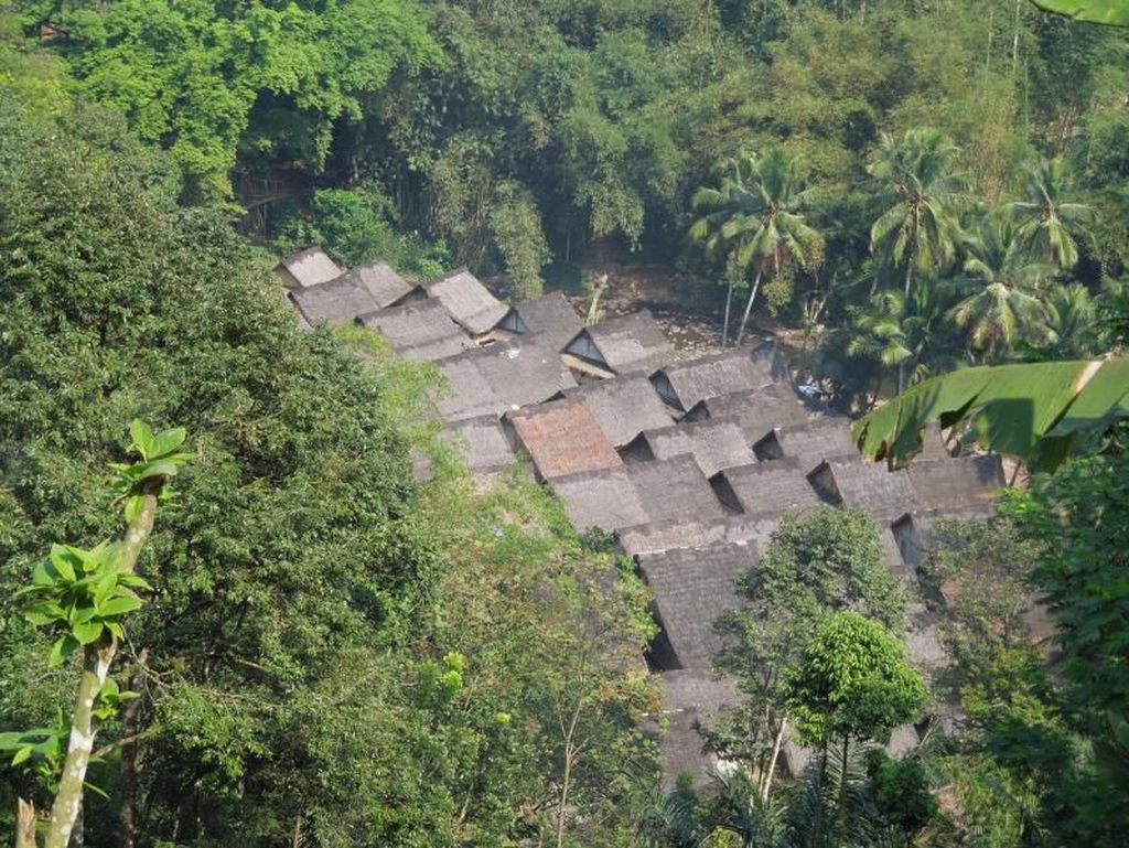 Suku Baduy yang Menyatu dengan Alam Suku Baduy yang Menyatu dengan Alam