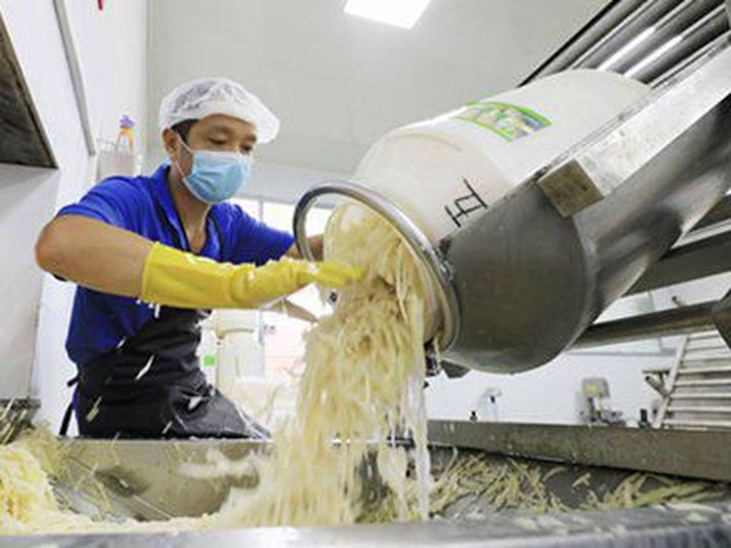 Produk Mie yang Dibuat Terlalu Bau, Perusahaan Beri Karyawan Bonus Rp 14 Juta Produk Mie yang Dibuat Terlalu Bau, Perusahaan Beri Karyawan Bonus Rp 14 Juta