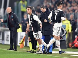 Sepuluh menit babak kedua berjalan, Maurizio Sarri melakukan pergantian. Ronaldo yang masih belum optimal usai dibekap cedera ditarik keluar. Masuk menggantikannya adalah Paulo Dybala. Alessandro Di Marco/ANSA via AP.